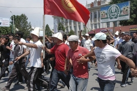 Pochod Kyrgyzů na jihu země.